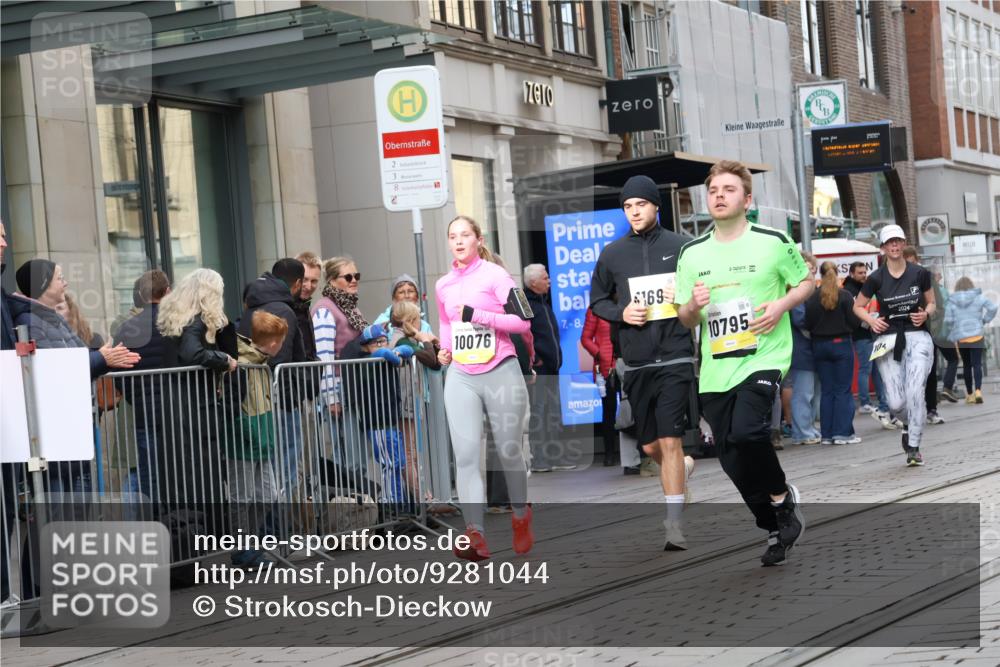 05.10.2025 - 20. swb-Marathon Bremen Strokosch-Dieckow http://msf.ph/oto/9281044 05.10.2025 11:18:05 Ziel 9348, 9465, 9477, 10076, 10198, 10472, 10575, 10795, 10994, 11043, 11690, 9348, 9465, 9477, 10076, 10198, 10472, 10575, 10795, 10994, 11043, 11690 meine-sportfotos.de