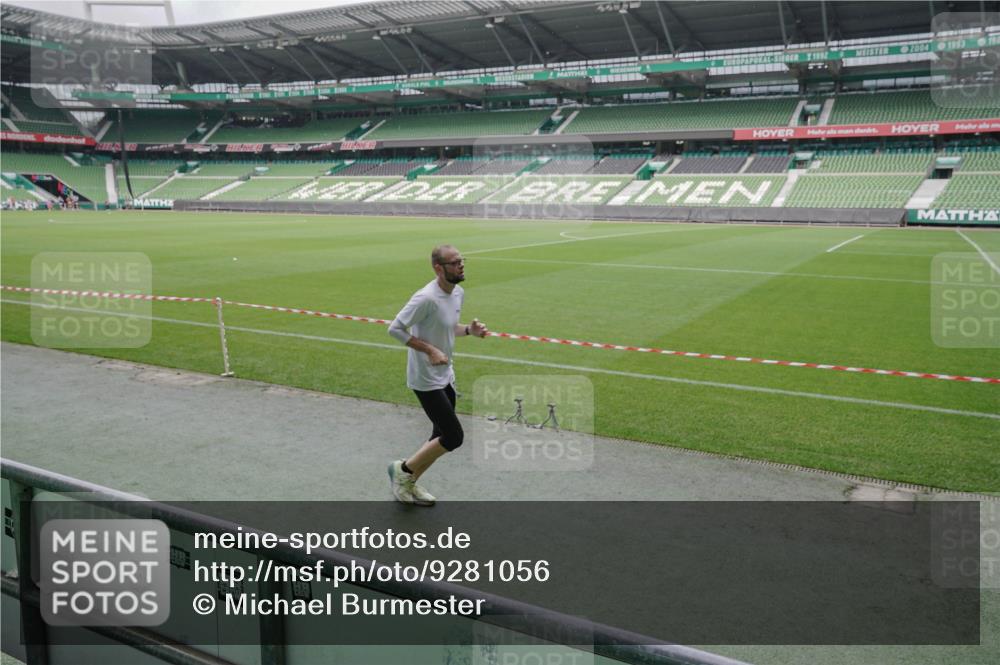 05.10.2025 - 20. swb-Marathon Bremen Michael Burmester http://msf.ph/oto/9281056 05.10.2025 13:04:12 Laufen im Stadion 100, 360, 414, 470, 592, 607, 898, 958, 1012, 1019, 1067, 1080, 1084, 1331, 1336, 1413, 1468, 1478, 1514, 1695, 1852, 1914, 1975, 1997, 2016, 2086, 2333, 2339, 2375, 2567, 2617, 2989, 3037, 3072, 3346, 3485, 4005, 4053, 4087, 4243, 4244, 4335, 4453, 4462, 4501, 4524, 4528, 4637, 4638, 4651, 4757, 4793, 4803, 4840, 4928, 5043, 5082, 5137, 5162, 5212, 5236, 5343, 5446, 5464, 5489, 5523, 5832, 5966, 5969, 6011, 6145, 6287, 6414, 6447, 6529, 6584, 6635, 227, 375, 396, 2597 meine-sportfotos.de