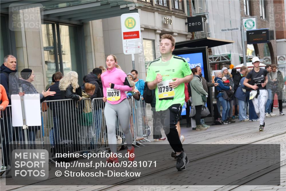 05.10.2025 - 20. swb-Marathon Bremen Strokosch-Dieckow http://msf.ph/oto/9281071 05.10.2025 11:18:06 Ziel 9348, 9465, 9477, 10076, 10198, 10472, 10575, 10795, 10994, 11043, 11690, 9348, 9465, 9477, 10076, 10198, 10472, 10575, 10795, 10994, 11043, 11690 meine-sportfotos.de