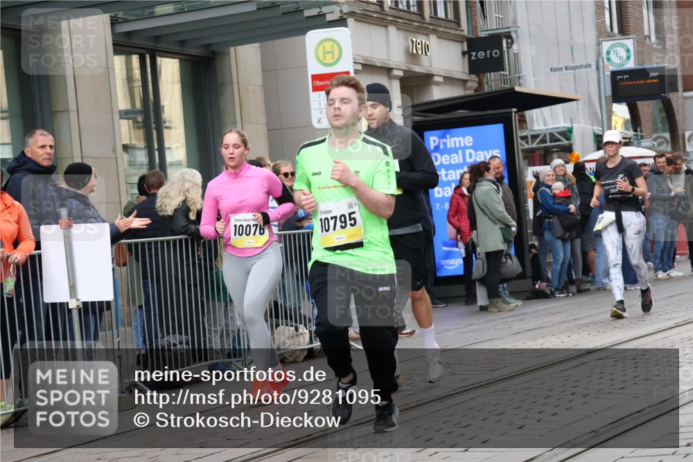 05.10.2025 - 20. swb-Marathon Bremen Strokosch-Dieckow http://msf.ph/oto/9281095 05.10.2025 11:18:06 Ziel 9348, 9465, 9477, 10076, 10198, 10472, 10575, 10795, 10994, 11043, 11690, 9348, 9465, 9477, 10076, 10198, 10472, 10575, 10795, 10994, 11043, 11690 meine-sportfotos.de