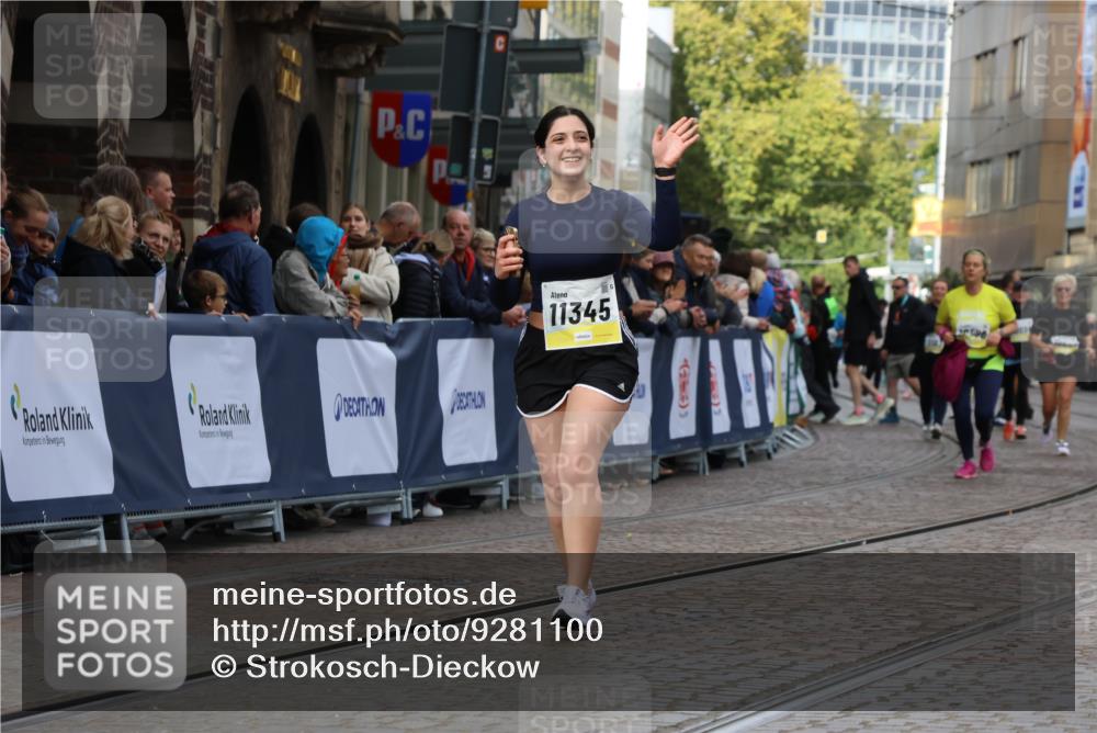 05.10.2025 - 20. swb-Marathon Bremen Strokosch-Dieckow http://msf.ph/oto/9281100 05.10.2025 11:14:52 Ziel 9303, 11345, 11448, 11607 meine-sportfotos.de