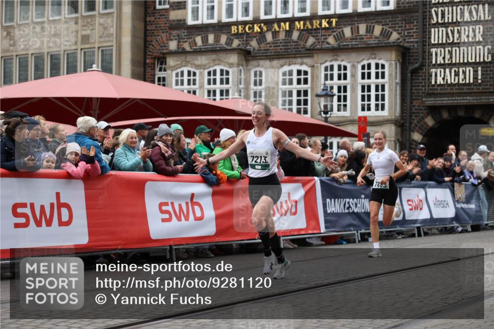 05.10.2025 - 20. swb-Marathon Bremen Yannick Fuchs http://msf.ph/oto/9281120 05.10.2025 12:55:20 Ziel 1231, 7213, 7883 meine-sportfotos.de