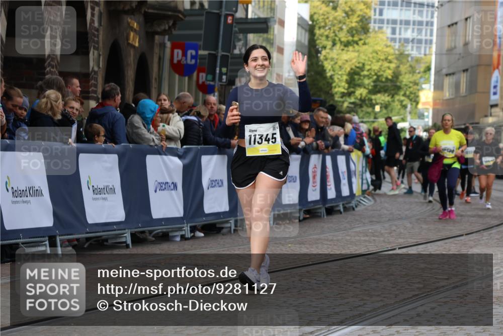 05.10.2025 - 20. swb-Marathon Bremen Strokosch-Dieckow http://msf.ph/oto/9281127 05.10.2025 11:14:52 Ziel 9303, 11345, 11448, 11607 meine-sportfotos.de