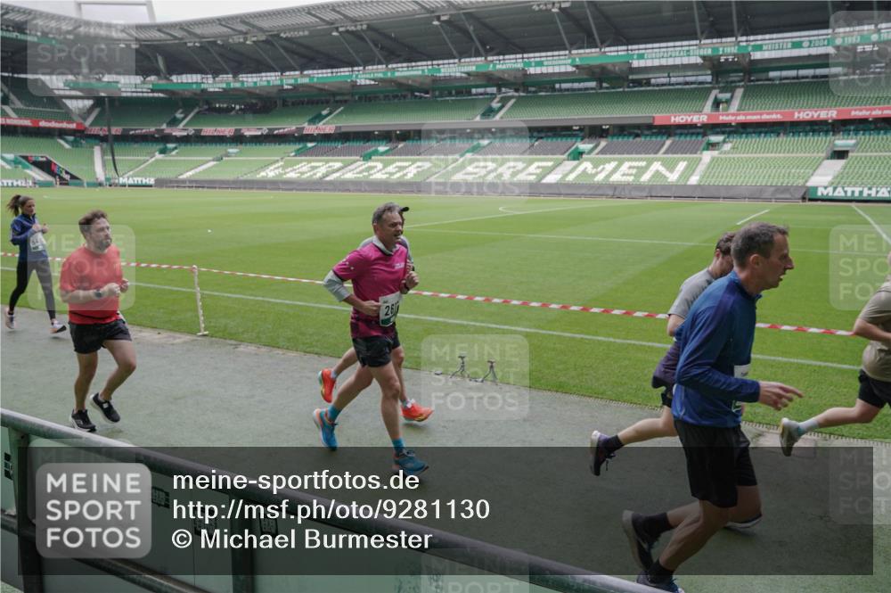 05.10.2025 - 20. swb-Marathon Bremen Michael Burmester http://msf.ph/oto/9281130 05.10.2025 13:04:20 Laufen im Stadion 100, 360, 414, 421, 470, 490, 592, 607, 898, 1012, 1019, 1080, 1084, 1336, 1413, 1468, 1478, 1695, 1852, 1914, 1975, 1997, 2086, 2333, 2399, 2567, 2617, 2664, 2989, 3037, 3072, 3346, 3433, 3483, 3485, 3658, 3901, 4001, 4005, 4053, 4087, 4243, 4244, 4335, 4453, 4462, 4501, 4524, 4528, 4627, 4637, 4638, 4651, 4757, 4793, 4803, 4840, 4858, 4928, 5043, 5082, 5137, 5162, 5212, 5236, 5247, 5343, 5446, 5464, 5489, 5832, 5966, 5969, 6011, 6145, 6287, 6414, 6529, 6584, 6635, 396 meine-sportfotos.de