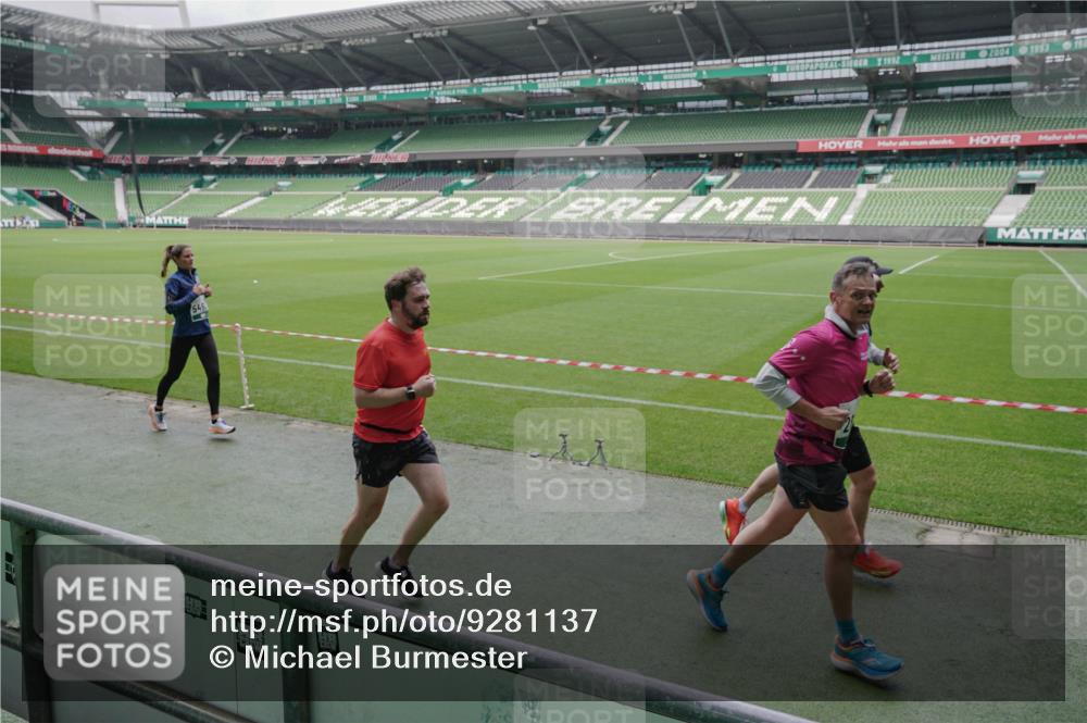 05.10.2025 - 20. swb-Marathon Bremen Michael Burmester http://msf.ph/oto/9281137 05.10.2025 13:04:21 Laufen im Stadion 100, 360, 414, 421, 470, 490, 592, 607, 898, 1012, 1019, 1080, 1084, 1336, 1413, 1468, 1478, 1695, 1852, 1914, 1975, 1997, 2086, 2333, 2399, 2567, 2617, 2664, 2989, 3037, 3072, 3346, 3433, 3483, 3485, 3658, 3901, 4001, 4005, 4053, 4087, 4243, 4244, 4335, 4453, 4462, 4501, 4524, 4528, 4627, 4637, 4638, 4651, 4757, 4793, 4803, 4838, 4840, 4858, 4928, 5043, 5082, 5137, 5162, 5212, 5236, 5247, 5343, 5446, 5464, 5489, 5832, 5966, 5969, 6011, 6145, 6287, 6529, 6584, 6635, 396 meine-sportfotos.de