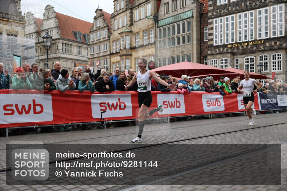 05.10.2025 - 20. swb-Marathon Bremen Yannick Fuchs http://msf.ph/oto/9281144 05.10.2025 12:55:21 Ziel 235, 7213, 7883 meine-sportfotos.de