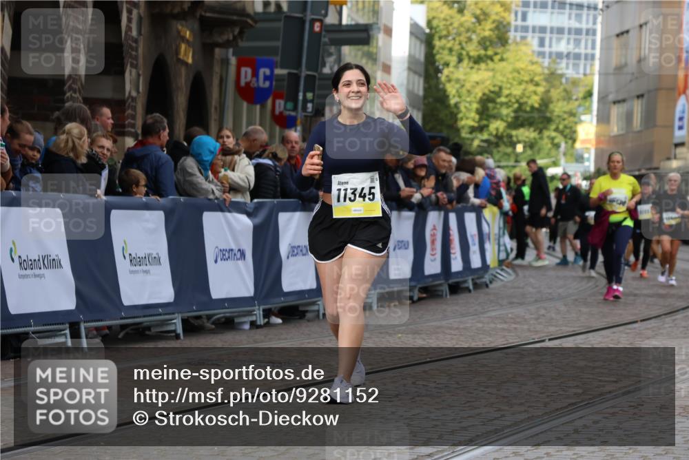 05.10.2025 - 20. swb-Marathon Bremen Strokosch-Dieckow http://msf.ph/oto/9281152 05.10.2025 11:14:52 Ziel 9303, 11345, 11448, 11607 meine-sportfotos.de