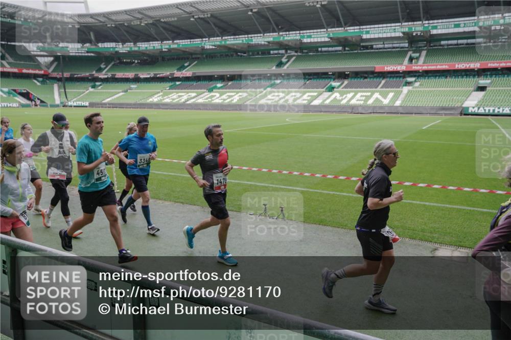 05.10.2025 - 20. swb-Marathon Bremen Michael Burmester http://msf.ph/oto/9281170 05.10.2025 13:04:24 Laufen im Stadion 100, 360, 414, 421, 470, 490, 592, 607, 898, 1012, 1019, 1080, 1084, 1413, 1468, 1478, 1695, 1852, 1914, 1975, 1997, 2086, 2333, 2399, 2617, 2664, 2901, 2989, 3037, 3072, 3346, 3433, 3483, 3485, 3658, 3901, 4001, 4005, 4053, 4087, 4243, 4244, 4335, 4453, 4462, 4501, 4524, 4528, 4627, 4637, 4638, 4651, 4757, 4793, 4803, 4838, 4840, 4858, 4928, 5043, 5082, 5137, 5162, 5212, 5236, 5247, 5343, 5446, 5464, 5489, 5832, 5969, 6011, 6145, 6287, 6529, 6584, 6635, 1336 meine-sportfotos.de