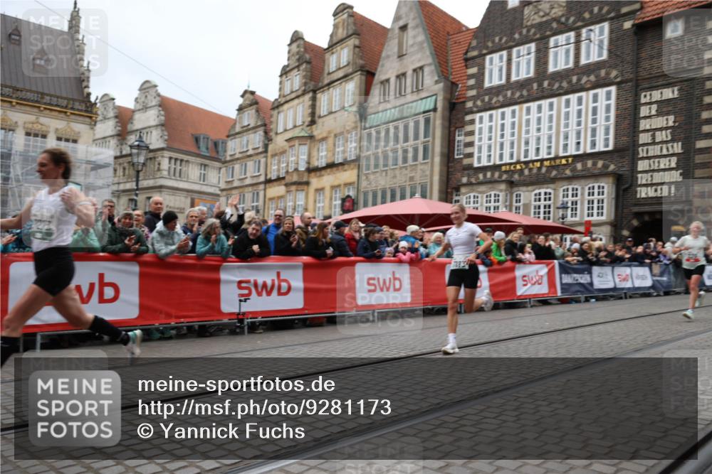 05.10.2025 - 20. swb-Marathon Bremen Yannick Fuchs http://msf.ph/oto/9281173 05.10.2025 12:55:21 Ziel 235, 7213, 7883 meine-sportfotos.de