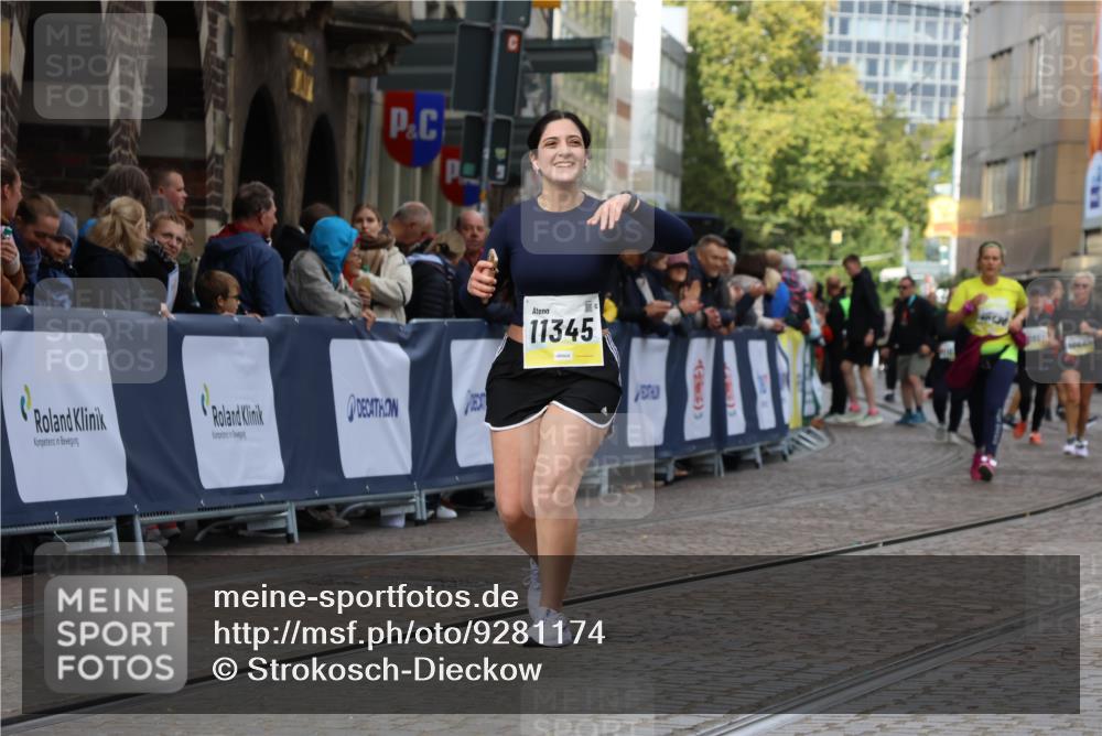 05.10.2025 - 20. swb-Marathon Bremen Strokosch-Dieckow http://msf.ph/oto/9281174 05.10.2025 11:14:52 Ziel 9303, 11345, 11448, 11607 meine-sportfotos.de