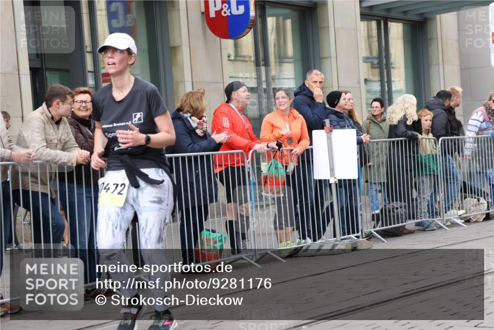 05.10.2025 - 20. swb-Marathon Bremen Strokosch-Dieckow http://msf.ph/oto/9281176 05.10.2025 11:18:13 Ziel 10076, 10472, 10795, 11043, 11480, 11690, 10076, 10472, 10795, 11043, 11480, 11690 meine-sportfotos.de