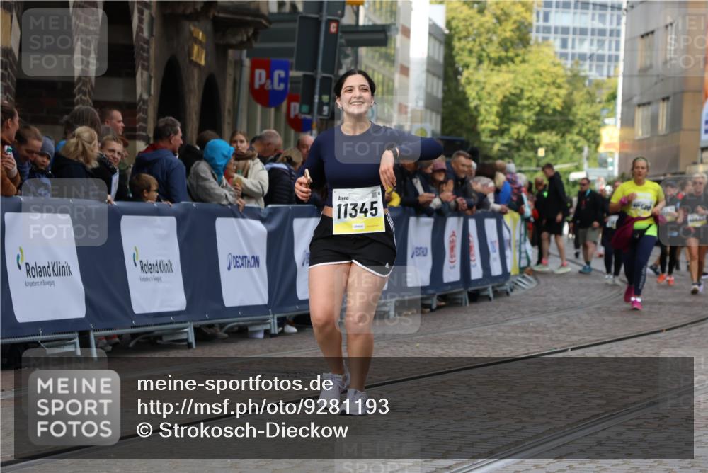 05.10.2025 - 20. swb-Marathon Bremen Strokosch-Dieckow http://msf.ph/oto/9281193 05.10.2025 11:14:52 Ziel 9303, 11345, 11448, 11607 meine-sportfotos.de