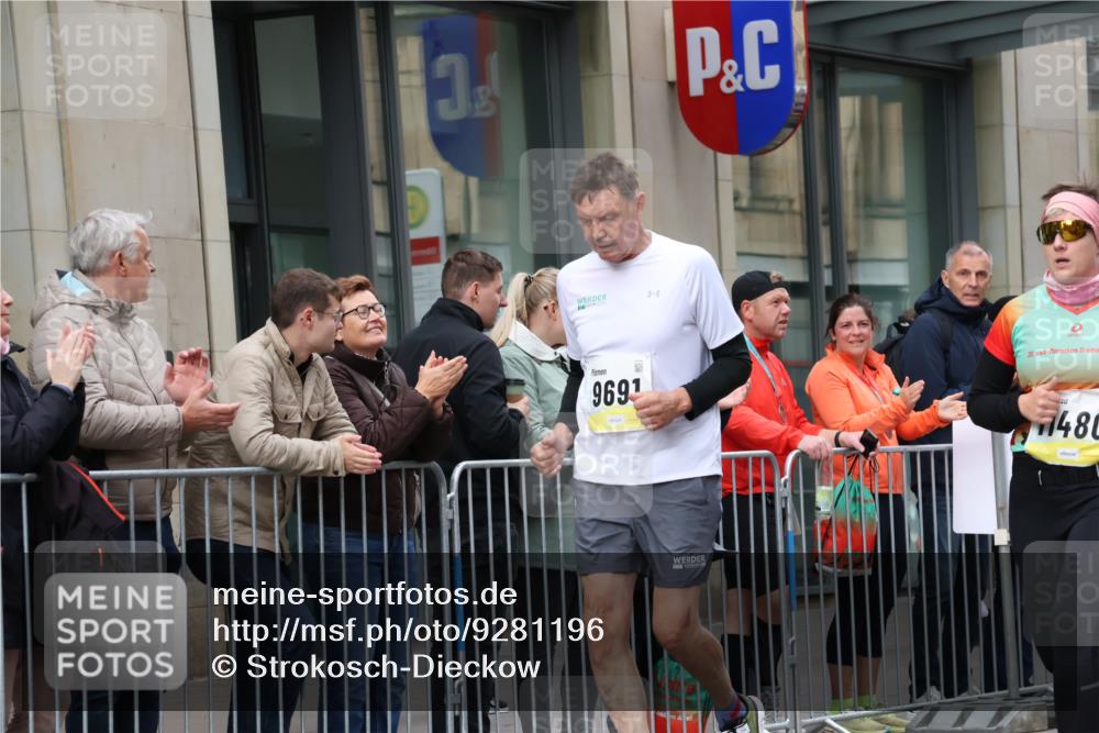 05.10.2025 - 20. swb-Marathon Bremen Strokosch-Dieckow http://msf.ph/oto/9281196 05.10.2025 11:18:28 Ziel 9691, 10472, 11480, 11625, 9691, 10472, 11480, 11625 meine-sportfotos.de