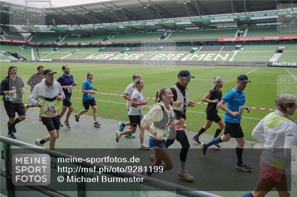 05.10.2025 - 20. swb-Marathon Bremen Michael Burmester http://msf.ph/oto/9281199 05.10.2025 13:04:25 Laufen im Stadion 100, 360, 414, 421, 470, 490, 592, 607, 898, 1012, 1019, 1080, 1084, 1413, 1468, 1478, 1695, 1852, 1914, 1975, 1997, 2086, 2333, 2399, 2617, 2664, 2901, 2989, 3072, 3346, 3433, 3483, 3485, 3658, 3901, 4001, 4005, 4053, 4087, 4243, 4244, 4335, 4453, 4462, 4501, 4524, 4528, 4627, 4637, 4638, 4651, 4757, 4793, 4803, 4838, 4840, 4858, 4928, 5043, 5082, 5137, 5162, 5212, 5236, 5247, 5343, 5446, 5464, 5832, 5969, 6011, 6145, 6287, 6529, 6584, 6635, 1336 meine-sportfotos.de