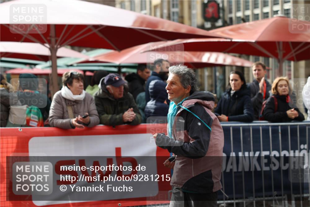05.10.2025 - 20. swb-Marathon Bremen Yannick Fuchs http://msf.ph/oto/9281215 05.10.2025 15:04:14 Ziel  meine-sportfotos.de