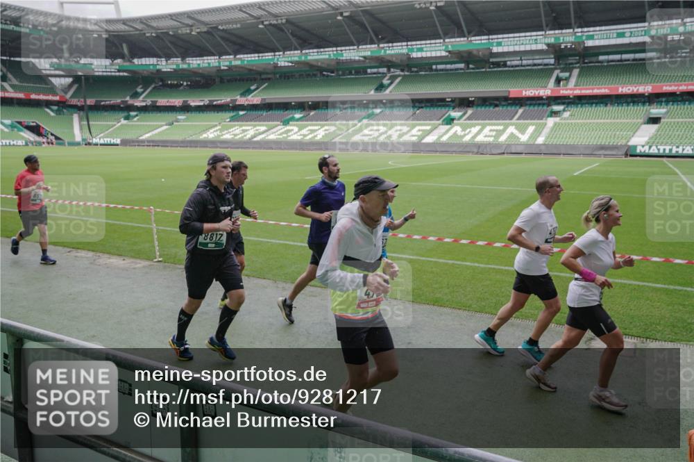 05.10.2025 - 20. swb-Marathon Bremen Michael Burmester http://msf.ph/oto/9281217 05.10.2025 13:04:26 Laufen im Stadion 100, 360, 414, 421, 470, 490, 592, 607, 898, 1012, 1019, 1080, 1084, 1413, 1468, 1478, 1695, 1834, 1852, 1914, 1975, 1997, 2086, 2333, 2399, 2617, 2664, 2901, 2989, 3072, 3346, 3433, 3483, 3485, 3658, 3901, 4001, 4005, 4053, 4087, 4243, 4244, 4335, 4453, 4462, 4501, 4524, 4627, 4634, 4637, 4638, 4651, 4757, 4793, 4803, 4838, 4840, 4858, 4928, 5043, 5082, 5137, 5162, 5212, 5236, 5247, 5343, 5446, 5464, 5832, 5969, 6011, 6145, 6287, 6529, 6584, 6635, 1336 meine-sportfotos.de