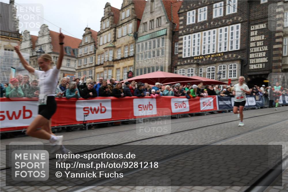05.10.2025 - 20. swb-Marathon Bremen Yannick Fuchs http://msf.ph/oto/9281218 05.10.2025 12:55:22 Ziel 235, 7213, 7883 meine-sportfotos.de