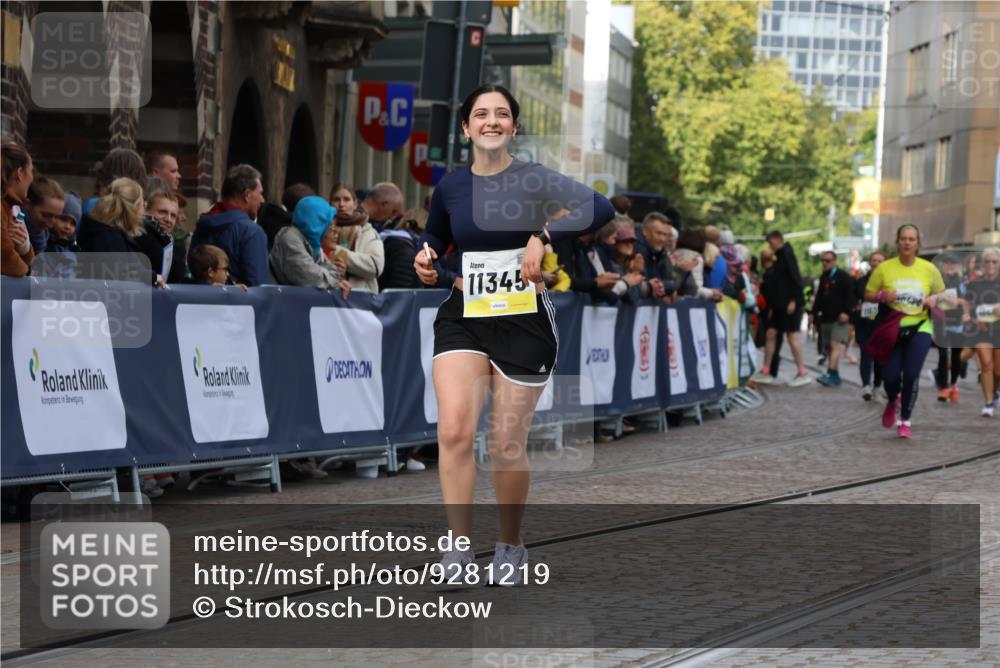 05.10.2025 - 20. swb-Marathon Bremen Strokosch-Dieckow http://msf.ph/oto/9281219 05.10.2025 11:14:52 Ziel 9303, 11345, 11448, 11607 meine-sportfotos.de