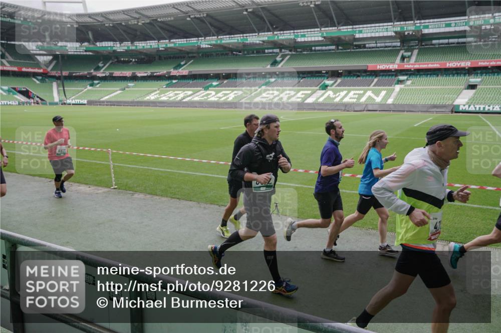 05.10.2025 - 20. swb-Marathon Bremen Michael Burmester http://msf.ph/oto/9281226 05.10.2025 13:04:27 Laufen im Stadion 100, 360, 414, 421, 470, 490, 592, 607, 898, 1012, 1019, 1080, 1084, 1413, 1468, 1478, 1695, 1834, 1852, 1914, 1975, 1997, 2086, 2333, 2399, 2617, 2664, 2901, 2989, 3072, 3346, 3433, 3483, 3485, 3658, 3901, 4001, 4005, 4053, 4087, 4243, 4244, 4335, 4453, 4462, 4501, 4524, 4627, 4634, 4637, 4638, 4651, 4671, 4757, 4793, 4803, 4838, 4840, 4858, 4928, 5043, 5082, 5137, 5162, 5212, 5236, 5247, 5343, 5446, 5464, 5832, 5969, 6011, 6287, 6529, 6584, 6635, 1336 meine-sportfotos.de