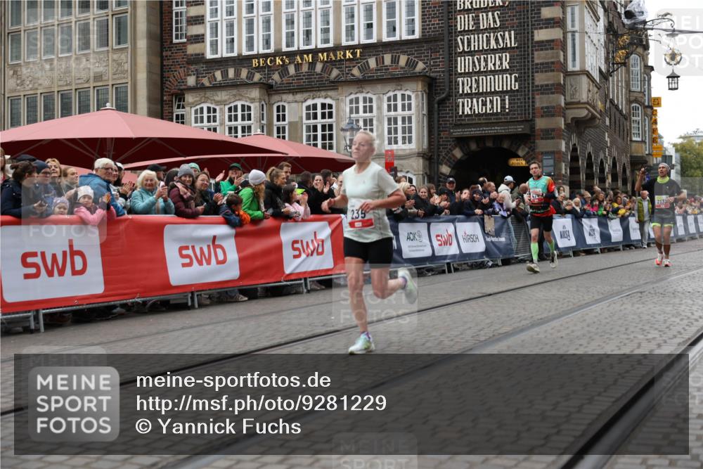 05.10.2025 - 20. swb-Marathon Bremen Yannick Fuchs http://msf.ph/oto/9281229 05.10.2025 12:55:22 Ziel 235, 7213, 7883 meine-sportfotos.de