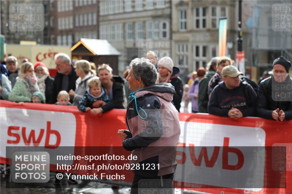 05.10.2025 - 20. swb-Marathon Bremen Yannick Fuchs http://msf.ph/oto/9281231 05.10.2025 15:04:16 Ziel 2120 meine-sportfotos.de