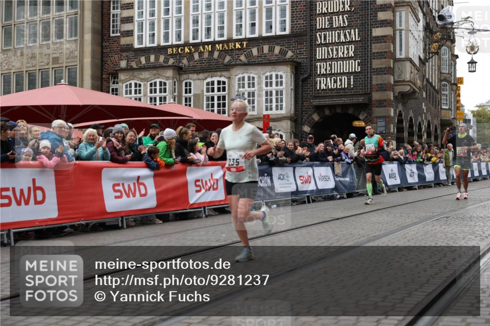 05.10.2025 - 20. swb-Marathon Bremen Yannick Fuchs http://msf.ph/oto/9281237 05.10.2025 12:55:22 Ziel 235, 7213, 7883 meine-sportfotos.de