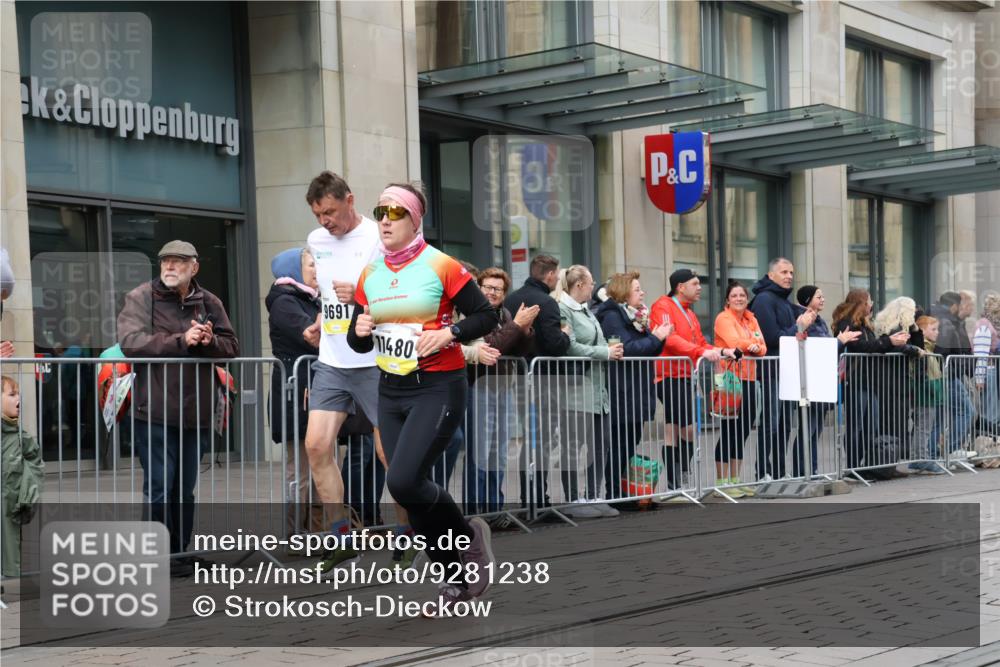 05.10.2025 - 20. swb-Marathon Bremen Strokosch-Dieckow http://msf.ph/oto/9281238 05.10.2025 11:18:30 Ziel 9691, 11480, 11625, 9691, 11480, 11625 meine-sportfotos.de