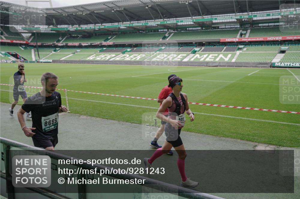 05.10.2025 - 20. swb-Marathon Bremen Michael Burmester http://msf.ph/oto/9281243 05.10.2025 13:04:29 Laufen im Stadion 100, 360, 414, 421, 470, 490, 592, 607, 898, 1012, 1019, 1080, 1084, 1413, 1468, 1478, 1695, 1834, 1852, 1914, 1975, 1997, 2086, 2333, 2399, 2617, 2664, 2901, 2989, 3072, 3346, 3433, 3483, 3485, 3658, 3901, 4001, 4005, 4053, 4087, 4243, 4244, 4335, 4453, 4462, 4501, 4524, 4627, 4634, 4637, 4638, 4651, 4671, 4757, 4793, 4803, 4838, 4840, 4858, 4928, 5043, 5082, 5137, 5212, 5247, 5343, 5446, 5464, 5832, 5969, 6011, 6287, 6584, 6635, 1336 meine-sportfotos.de
