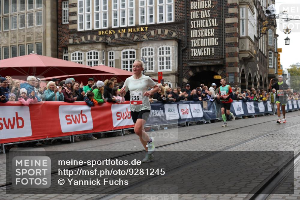 05.10.2025 - 20. swb-Marathon Bremen Yannick Fuchs http://msf.ph/oto/9281245 05.10.2025 12:55:22 Ziel 235, 7213, 7883 meine-sportfotos.de
