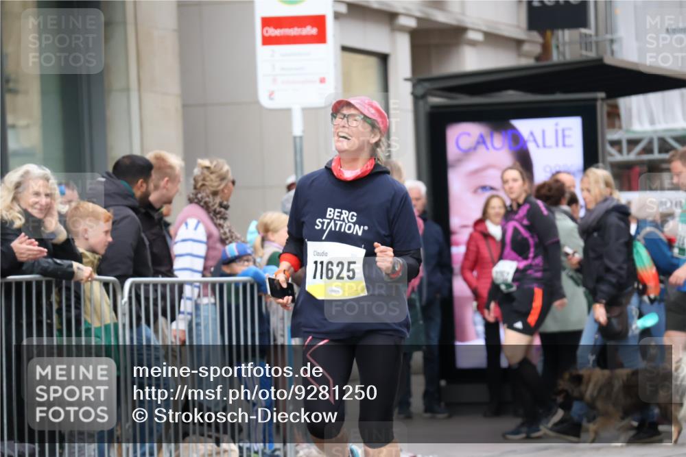 05.10.2025 - 20. swb-Marathon Bremen Strokosch-Dieckow http://msf.ph/oto/9281250 05.10.2025 11:18:35 Ziel 9691, 11480, 11625, 9691, 11480, 11625 meine-sportfotos.de