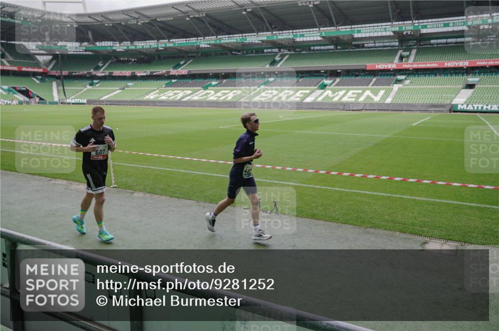 05.10.2025 - 20. swb-Marathon Bremen Michael Burmester http://msf.ph/oto/9281252 05.10.2025 13:04:30 Laufen im Stadion 100, 360, 414, 421, 470, 490, 592, 607, 898, 1012, 1019, 1061, 1080, 1084, 1413, 1468, 1478, 1695, 1834, 1852, 1914, 1975, 1997, 2086, 2333, 2399, 2617, 2664, 2901, 2989, 3072, 3346, 3433, 3483, 3485, 3658, 3901, 4001, 4005, 4053, 4087, 4243, 4244, 4335, 4453, 4462, 4501, 4524, 4627, 4634, 4637, 4638, 4651, 4671, 4757, 4793, 4803, 4838, 4840, 4858, 4928, 5043, 5082, 5137, 5212, 5247, 5343, 5446, 5464, 5832, 5969, 6011, 6287, 6584, 6635, 1336 meine-sportfotos.de