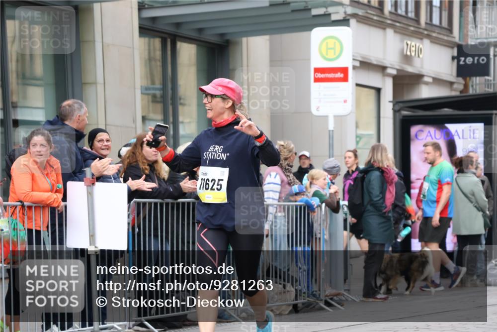 05.10.2025 - 20. swb-Marathon Bremen Strokosch-Dieckow http://msf.ph/oto/9281263 05.10.2025 11:18:35 Ziel 9691, 11480, 11625, 9691, 11480, 11625 meine-sportfotos.de