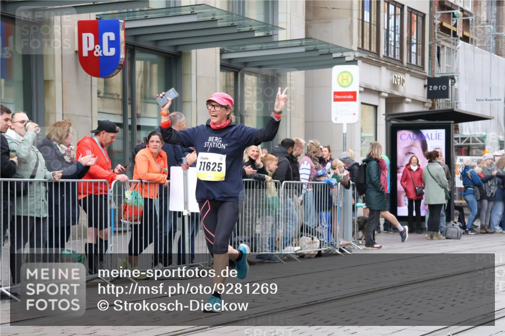 05.10.2025 - 20. swb-Marathon Bremen Strokosch-Dieckow http://msf.ph/oto/9281269 05.10.2025 11:18:36 Ziel 9691, 11480, 11625, 9691, 11480, 11625 meine-sportfotos.de