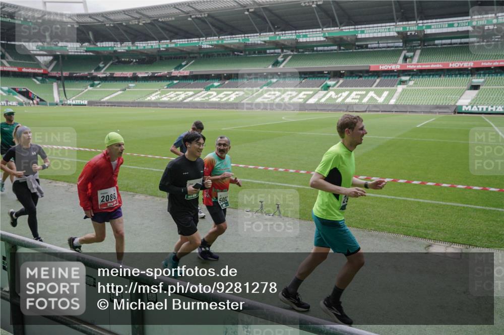 05.10.2025 - 20. swb-Marathon Bremen Michael Burmester http://msf.ph/oto/9281278 05.10.2025 13:04:33 Laufen im Stadion 100, 360, 414, 421, 470, 490, 592, 607, 898, 1012, 1019, 1061, 1080, 1084, 1413, 1468, 1478, 1695, 1834, 1852, 1914, 1975, 1997, 2009, 2086, 2333, 2399, 2536, 2617, 2664, 2802, 2901, 2989, 3072, 3346, 3413, 3433, 3483, 3485, 3561, 3658, 3901, 4001, 4005, 4053, 4087, 4187, 4241, 4243, 4244, 4335, 4501, 4524, 4627, 4634, 4637, 4638, 4651, 4671, 4757, 4793, 4803, 4838, 4840, 4858, 4928, 5043, 5082, 5137, 5212, 5247, 5343, 5446, 5464, 5832, 5969, 6011, 6287, 6584, 6635, 1336 meine-sportfotos.de