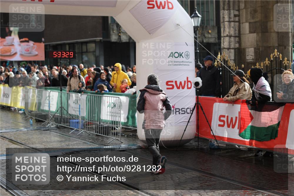 05.10.2025 - 20. swb-Marathon Bremen Yannick Fuchs http://msf.ph/oto/9281282 05.10.2025 15:04:18 Ziel 2120 meine-sportfotos.de