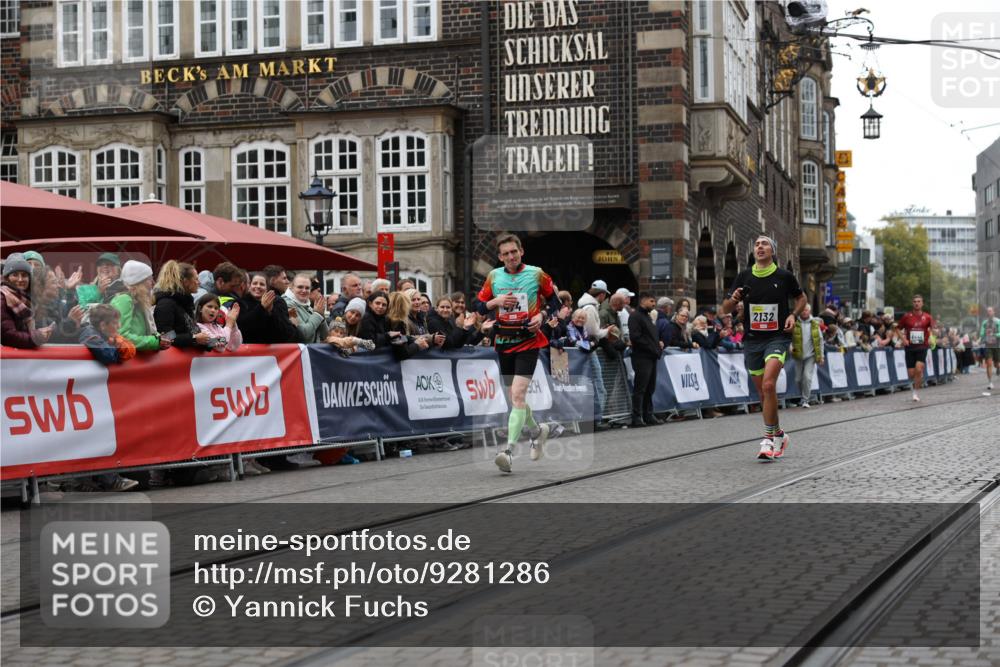 05.10.2025 - 20. swb-Marathon Bremen Yannick Fuchs http://msf.ph/oto/9281286 05.10.2025 12:55:23 Ziel 235, 7213, 7883 meine-sportfotos.de