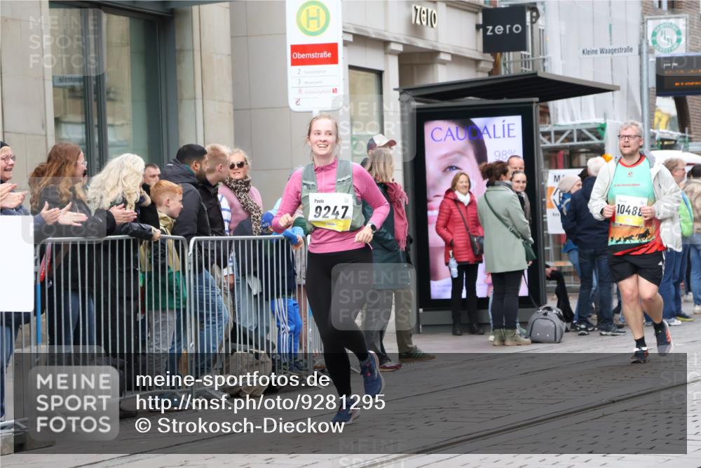 05.10.2025 - 20. swb-Marathon Bremen Strokosch-Dieckow http://msf.ph/oto/9281295 05.10.2025 11:18:49 Ziel 9247, 9691, 10488, 11625, 9247, 9691, 10488, 11625 meine-sportfotos.de
