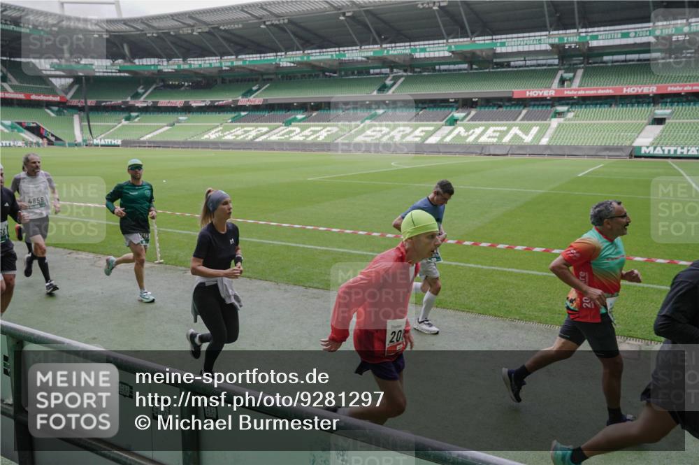 05.10.2025 - 20. swb-Marathon Bremen Michael Burmester http://msf.ph/oto/9281297 05.10.2025 13:04:33 Laufen im Stadion 100, 360, 414, 421, 470, 490, 592, 607, 898, 1012, 1019, 1061, 1080, 1084, 1413, 1468, 1478, 1695, 1834, 1852, 1914, 1975, 1997, 2009, 2086, 2333, 2399, 2536, 2617, 2664, 2802, 2901, 2989, 3072, 3346, 3413, 3433, 3483, 3485, 3561, 3658, 3901, 4001, 4005, 4053, 4087, 4187, 4241, 4243, 4244, 4335, 4501, 4524, 4627, 4634, 4637, 4638, 4651, 4671, 4757, 4793, 4803, 4838, 4840, 4858, 4928, 5043, 5082, 5137, 5212, 5247, 5343, 5446, 5464, 5832, 5969, 6011, 6287, 6584, 6635, 1336 meine-sportfotos.de