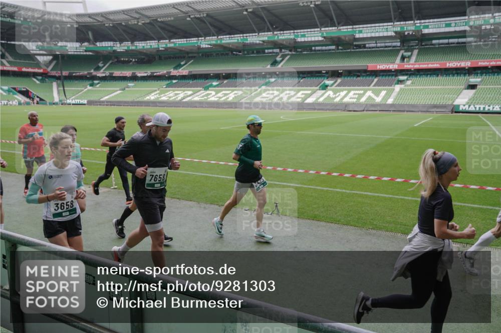05.10.2025 - 20. swb-Marathon Bremen Michael Burmester http://msf.ph/oto/9281303 05.10.2025 13:04:34 Laufen im Stadion 100, 360, 414, 421, 470, 490, 607, 898, 1012, 1019, 1061, 1080, 1084, 1132, 1413, 1468, 1478, 1695, 1834, 1852, 1914, 1975, 1997, 2009, 2086, 2333, 2399, 2536, 2617, 2664, 2802, 2901, 2989, 3072, 3346, 3413, 3433, 3483, 3485, 3561, 3658, 3901, 4001, 4005, 4187, 4241, 4243, 4244, 4335, 4501, 4524, 4627, 4634, 4637, 4638, 4671, 4757, 4793, 4803, 4838, 4840, 4858, 4928, 5082, 5137, 5212, 5247, 5286, 5343, 5446, 5464, 5832, 5969, 6011, 6287, 6635, 1336 meine-sportfotos.de