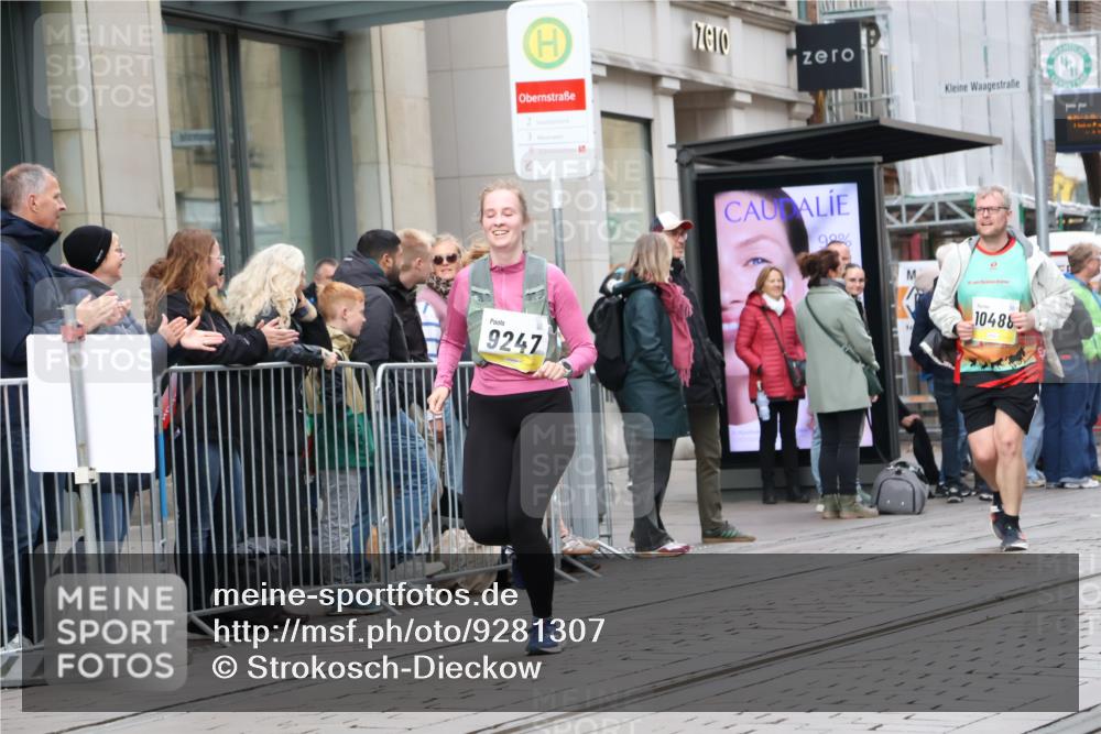 05.10.2025 - 20. swb-Marathon Bremen Strokosch-Dieckow http://msf.ph/oto/9281307 05.10.2025 11:18:49 Ziel 9247, 9691, 10488, 11625, 9247, 9691, 10488, 11625 meine-sportfotos.de