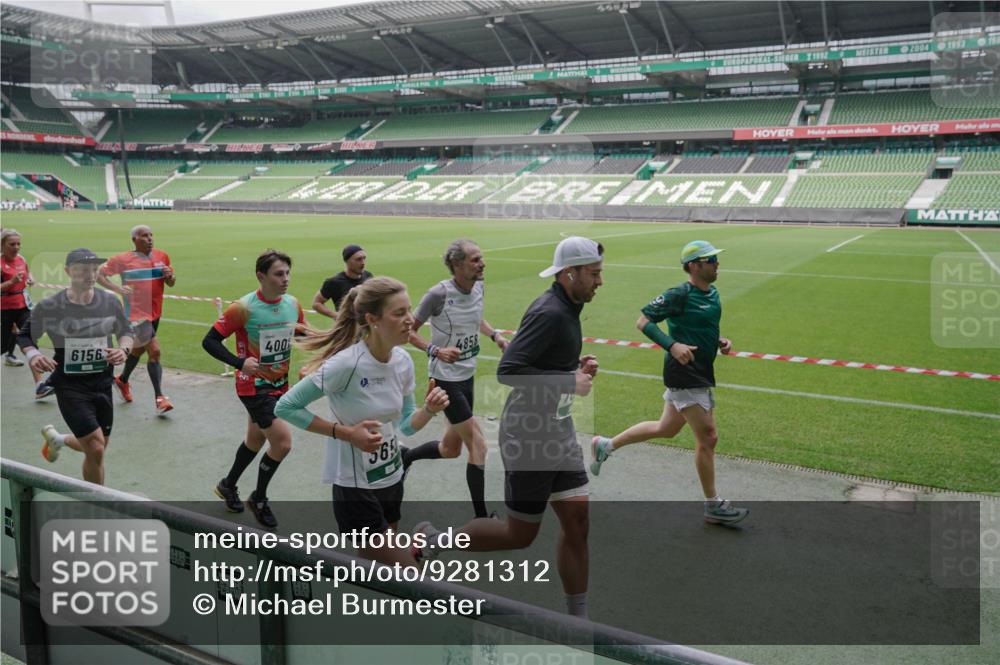 05.10.2025 - 20. swb-Marathon Bremen Michael Burmester http://msf.ph/oto/9281312 05.10.2025 13:04:35 Laufen im Stadion 100, 360, 414, 421, 470, 490, 607, 898, 1012, 1019, 1061, 1080, 1084, 1132, 1413, 1468, 1478, 1695, 1746, 1834, 1852, 1914, 1975, 1997, 2009, 2086, 2333, 2399, 2536, 2617, 2664, 2802, 2901, 2989, 3072, 3216, 3346, 3413, 3433, 3483, 3485, 3561, 3658, 3901, 4001, 4005, 4187, 4241, 4243, 4244, 4335, 4501, 4524, 4627, 4634, 4637, 4638, 4671, 4757, 4793, 4803, 4838, 4840, 4858, 4928, 5082, 5137, 5212, 5247, 5286, 5343, 5446, 5464, 5832, 5969, 6011, 6287, 6635, 1336 meine-sportfotos.de