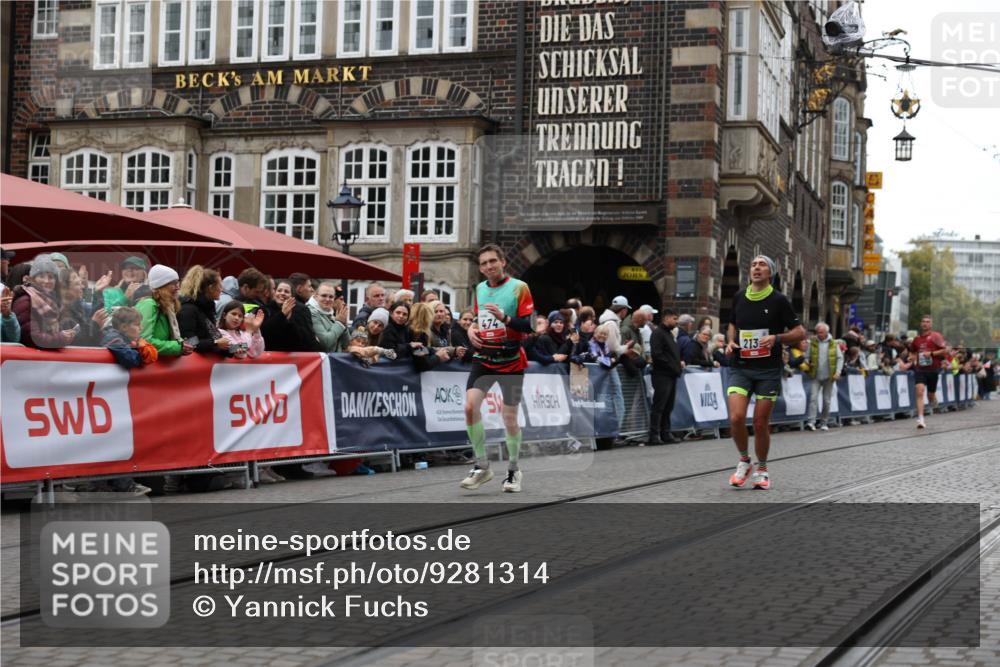 05.10.2025 - 20. swb-Marathon Bremen Yannick Fuchs http://msf.ph/oto/9281314 05.10.2025 12:55:24 Ziel 235, 7213, 7883 meine-sportfotos.de