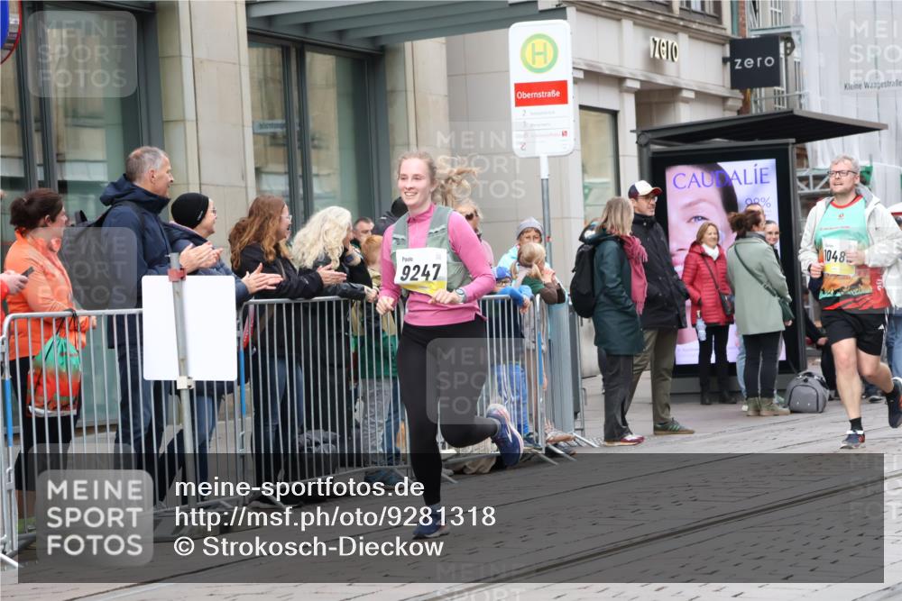 05.10.2025 - 20. swb-Marathon Bremen Strokosch-Dieckow http://msf.ph/oto/9281318 05.10.2025 11:18:49 Ziel 9247, 9691, 10488, 11625, 9247, 9691, 10488, 11625 meine-sportfotos.de