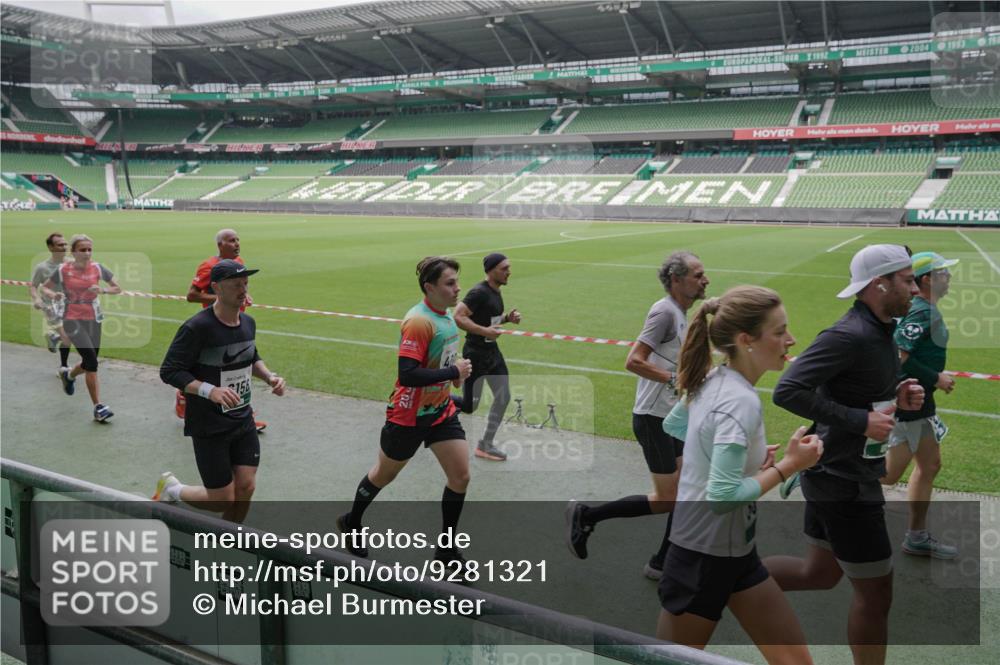 05.10.2025 - 20. swb-Marathon Bremen Michael Burmester http://msf.ph/oto/9281321 05.10.2025 13:04:35 Laufen im Stadion 100, 360, 414, 421, 470, 490, 607, 898, 1012, 1019, 1061, 1080, 1084, 1132, 1413, 1468, 1478, 1695, 1746, 1834, 1852, 1914, 1975, 1997, 2009, 2086, 2333, 2399, 2536, 2617, 2664, 2802, 2901, 2989, 3072, 3216, 3346, 3413, 3433, 3483, 3485, 3561, 3658, 3901, 4001, 4005, 4187, 4241, 4243, 4244, 4335, 4501, 4524, 4627, 4634, 4637, 4638, 4671, 4757, 4793, 4803, 4838, 4840, 4858, 4928, 5082, 5137, 5212, 5247, 5286, 5343, 5446, 5464, 5832, 5969, 6011, 6287, 6635, 1336 meine-sportfotos.de