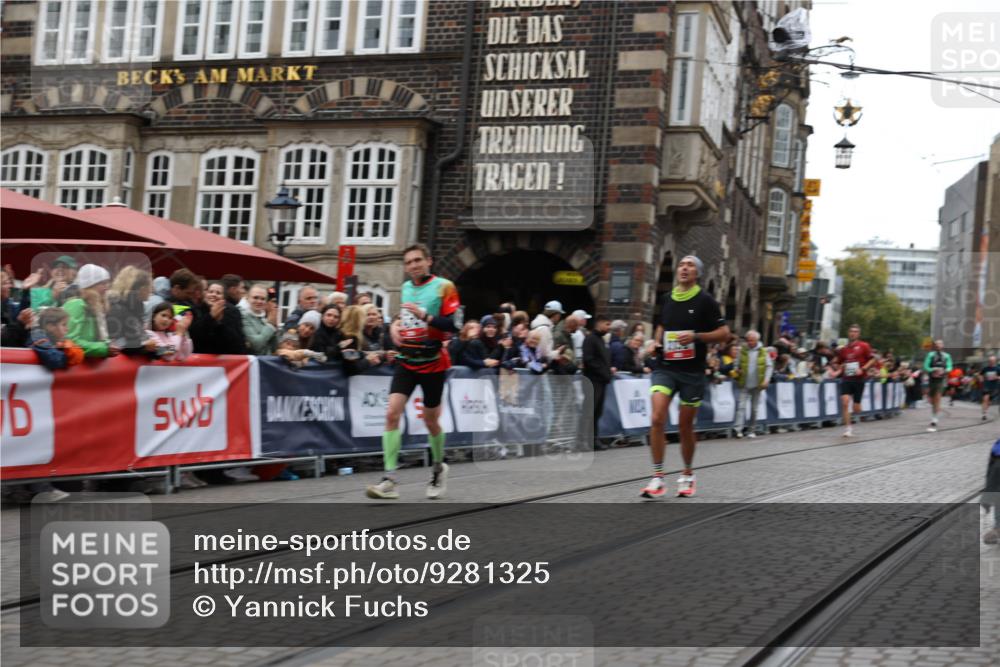 05.10.2025 - 20. swb-Marathon Bremen Yannick Fuchs http://msf.ph/oto/9281325 05.10.2025 12:55:24 Ziel 235, 7213, 7883 meine-sportfotos.de