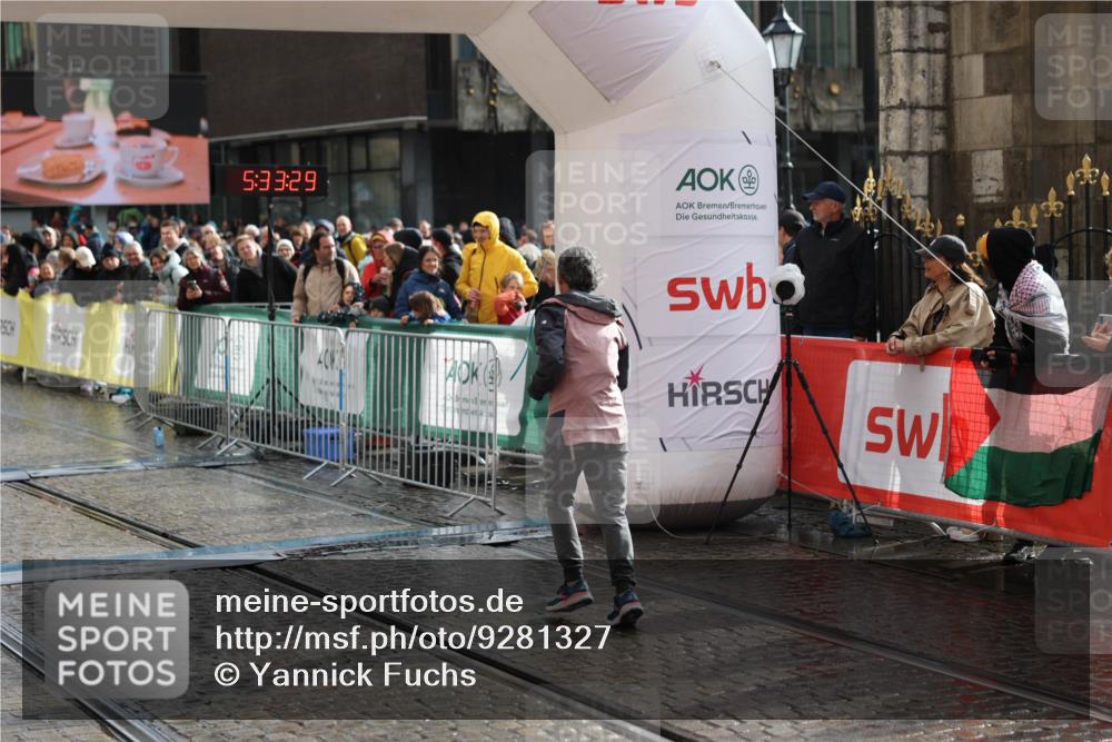 05.10.2025 - 20. swb-Marathon Bremen Yannick Fuchs http://msf.ph/oto/9281327 05.10.2025 15:04:18 Ziel 2120 meine-sportfotos.de