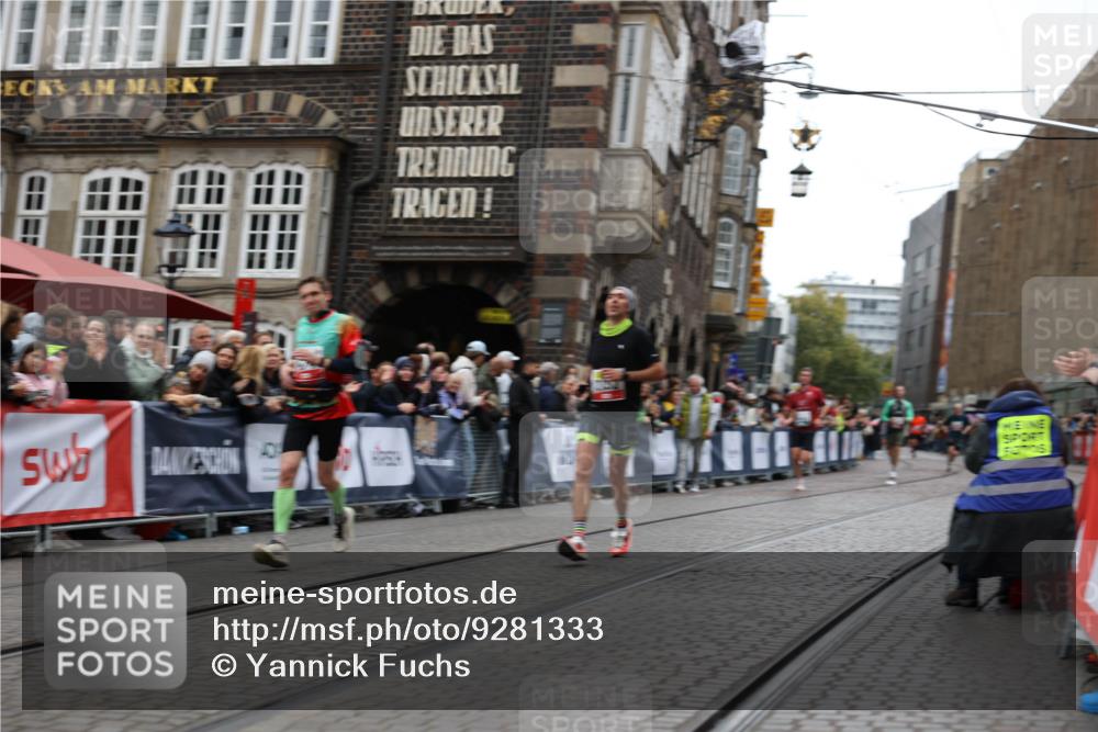 05.10.2025 - 20. swb-Marathon Bremen Yannick Fuchs http://msf.ph/oto/9281333 05.10.2025 12:55:24 Ziel 235, 7213, 7883 meine-sportfotos.de