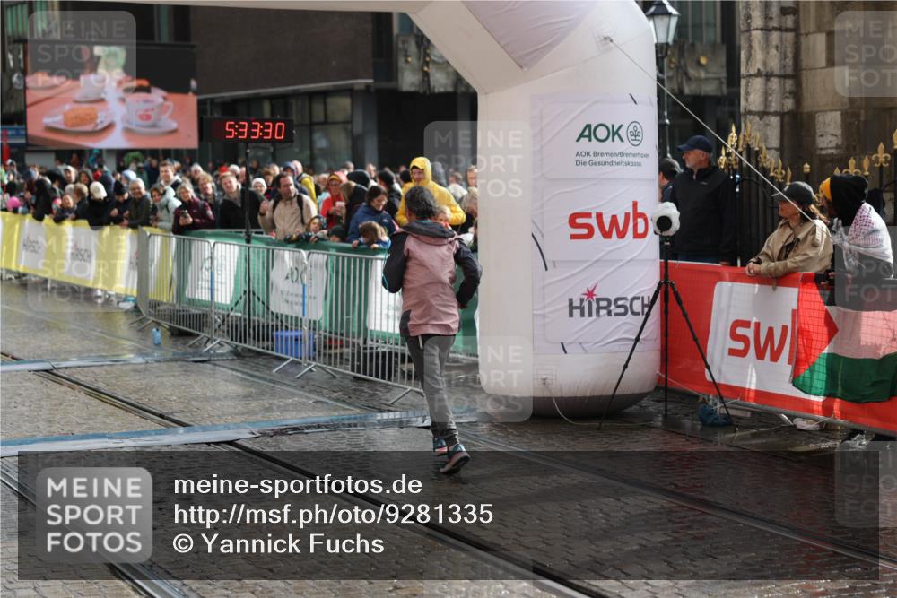 05.10.2025 - 20. swb-Marathon Bremen Yannick Fuchs http://msf.ph/oto/9281335 05.10.2025 15:04:19 Ziel 2120 meine-sportfotos.de