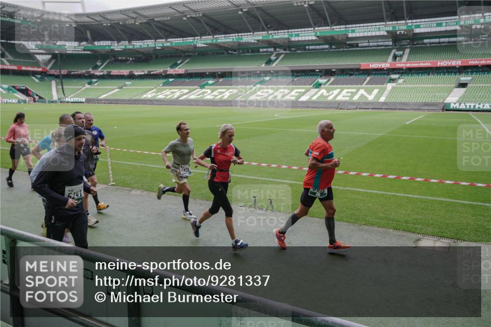 05.10.2025 - 20. swb-Marathon Bremen Michael Burmester http://msf.ph/oto/9281337 05.10.2025 13:04:37 Laufen im Stadion 100, 360, 414, 421, 470, 490, 607, 712, 898, 1012, 1019, 1061, 1080, 1084, 1132, 1413, 1468, 1478, 1695, 1746, 1765, 1834, 1852, 1914, 1997, 2009, 2086, 2333, 2399, 2536, 2617, 2664, 2802, 2901, 2989, 3072, 3216, 3346, 3413, 3433, 3483, 3485, 3561, 3658, 3901, 4001, 4005, 4187, 4241, 4243, 4244, 4335, 4501, 4524, 4627, 4634, 4637, 4638, 4671, 4757, 4793, 4803, 4838, 4840, 4858, 4928, 5082, 5137, 5212, 5247, 5286, 5295, 5343, 5446, 5464, 5832, 5969, 6011, 6287, 1336 meine-sportfotos.de