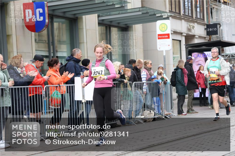 05.10.2025 - 20. swb-Marathon Bremen Strokosch-Dieckow http://msf.ph/oto/9281341 05.10.2025 11:18:50 Ziel 9247, 10488, 11625, 9247, 10488, 11625 meine-sportfotos.de